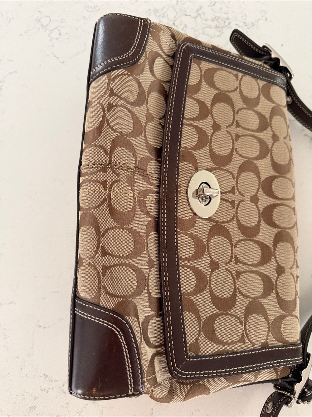 Vintage Coach Y2K Hampton Monogram Signature Canvas Crossbody Bag in beige/Brown - Picture 4 of 9